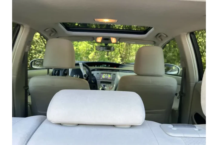 $1 : 2015 Prius Three image 8