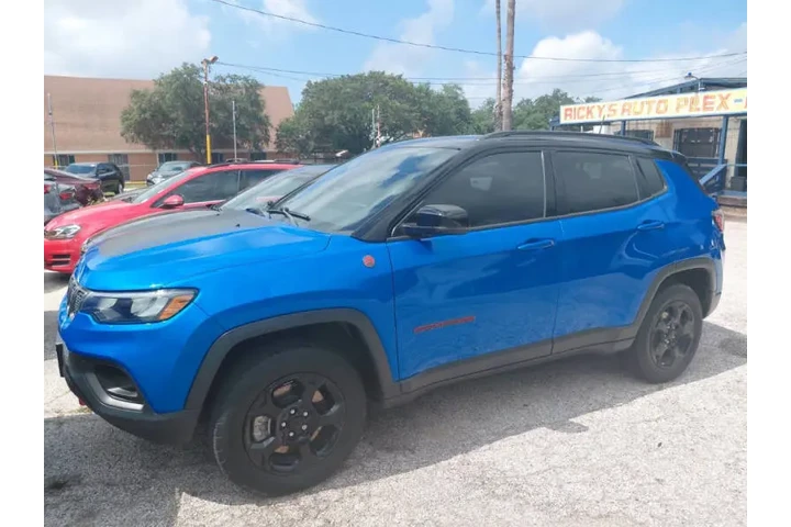 $21500 : 2023 Compass Trailhawk image 4