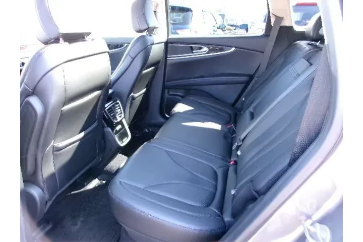 $37882 : Lincoln Nautilus 2023 AWD Re image 9