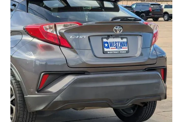 $17243 : Toyota C-HR 2019 XLE 4dr Cro image 6