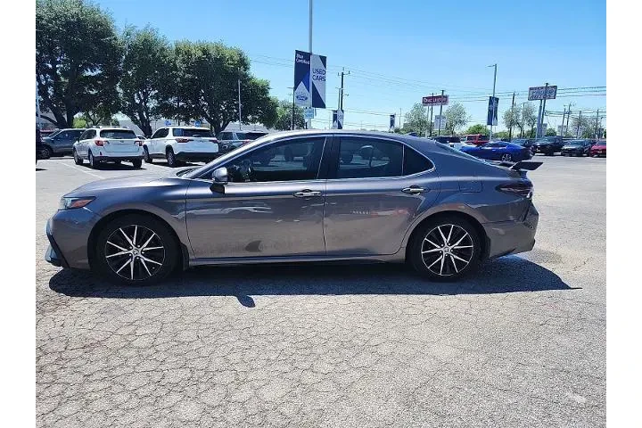 $17997 : Toyota Camry 2022 SE 4dr Sed image 4