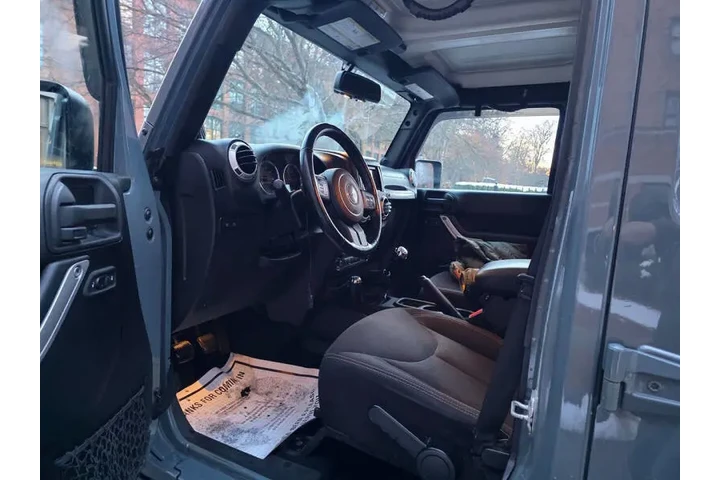 $16995 : 2014 Wrangler Unlimited Rubic image 10