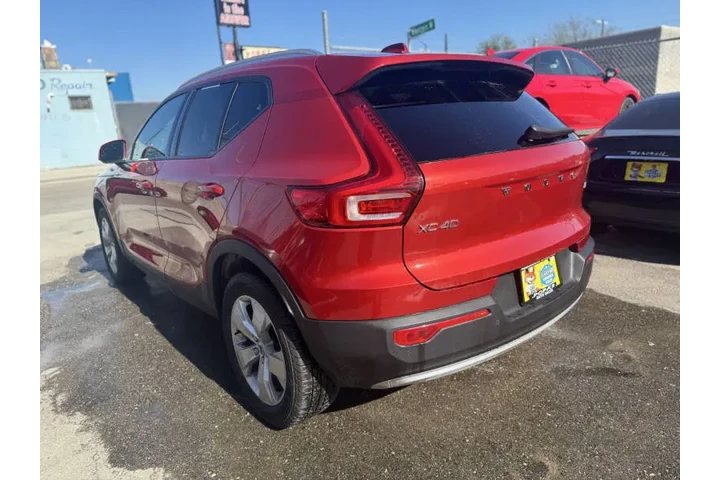 $19995 : 2021 XC40 T4 Momentum image 7