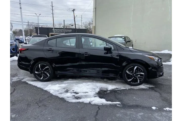 $17626 : Nissan Versa 2025 SR 4dr Sed image 3