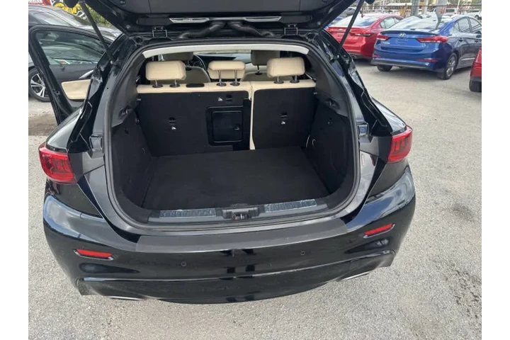 $8497 : 2017 QX30 Premium image 7