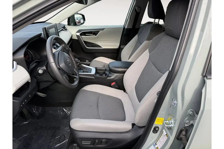 $26700 : Toyota RAV4 2021 AWD XLE 4dr image 10