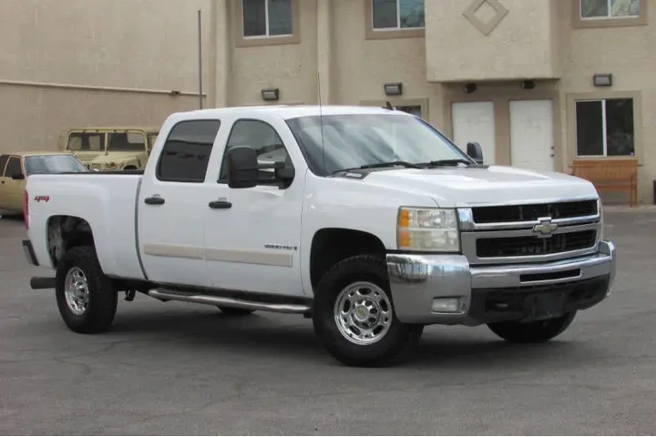 $13995 : 2007 Silverado 2500HD LT2 image 2
