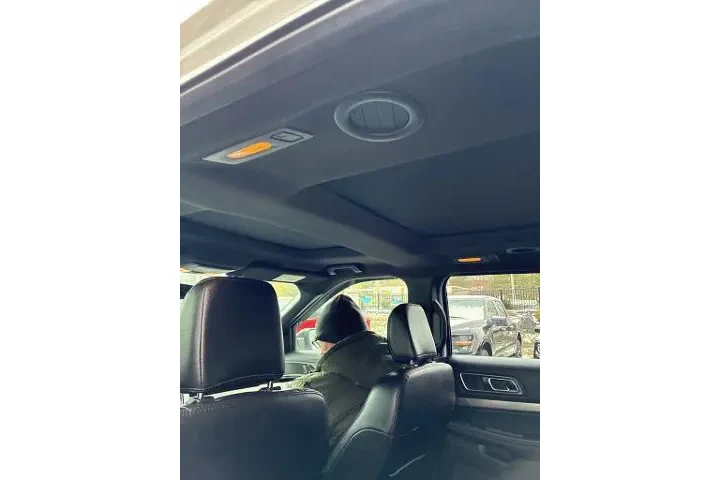 $16959 : Ford Explorer 2018 AWD XLT 4 image 5