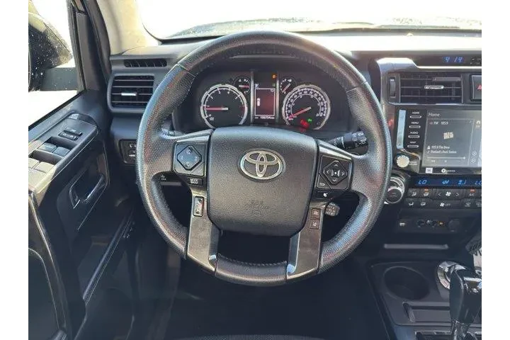 $30991 : Toyota 4Runner 2020 4x4 SR5 image 4