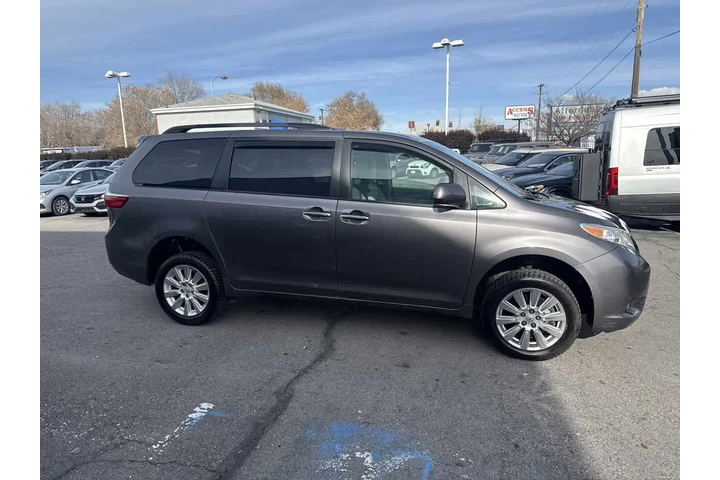 $17710 : 2015 Sienna XLE image 6