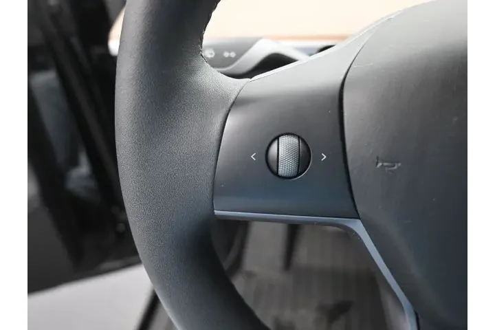 $34998 : Tesla Model Y 2024 AWD Long image 6