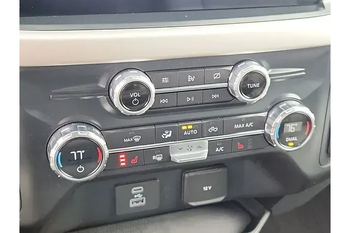 $31885 : Ford F-150 2021 4x4 XLT 4dr image 9