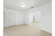 $900 : This spacious front home !!! thumbnail