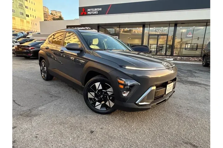 $22388 : Hyundai KONA 2024 SEL 4dr Cr image 2