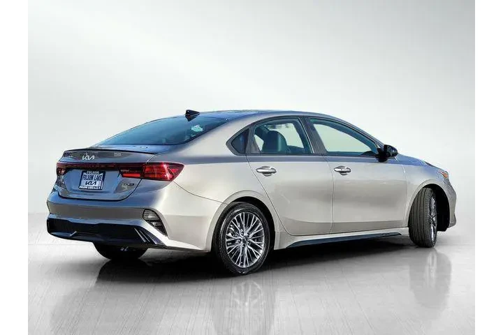 $17348 : Kia Forte 2023 GT-Line 4dr S image 4