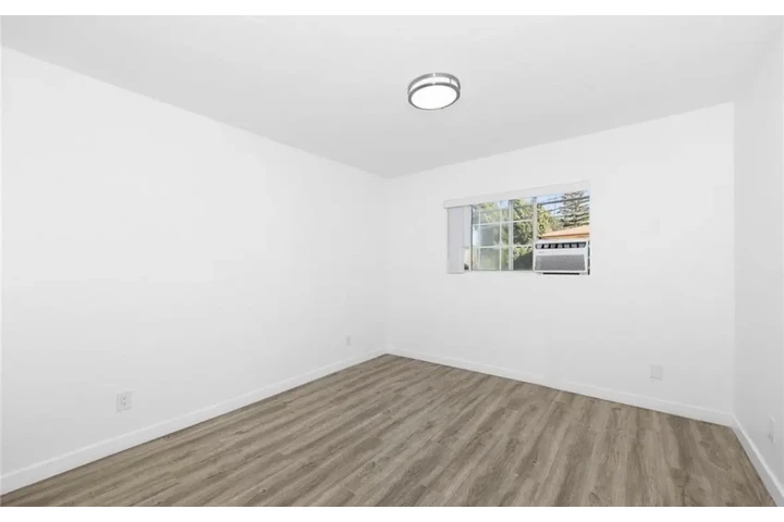 $1550 : 1 Bedroom Apt in Gardena image 8