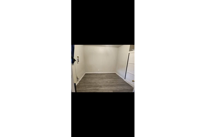 $950 : Se renta cuarto en compton image 1