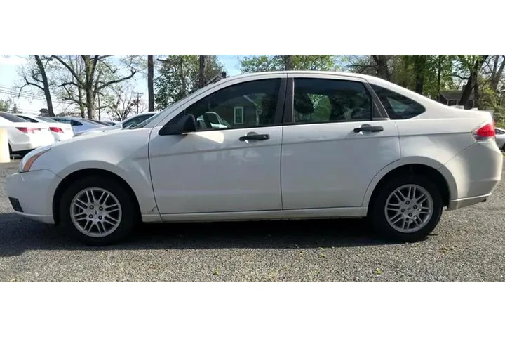 $7000 : 2011 Focus image 2