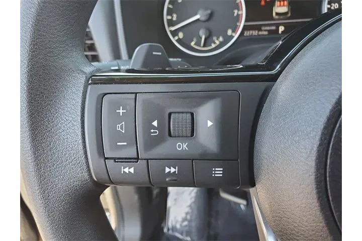 $24751 : Nissan Rogue 2023 SV 4dr Cro image 5