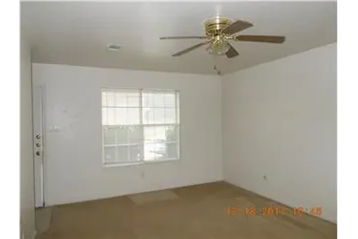 $950 : Rental property with 2 bedro image 3