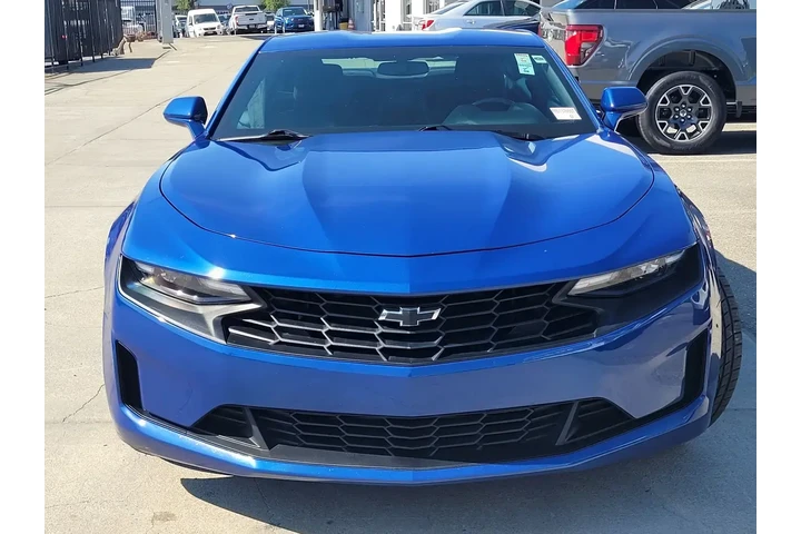$16990 : Chevrolet Camaro 2021 LS 2dr image 2