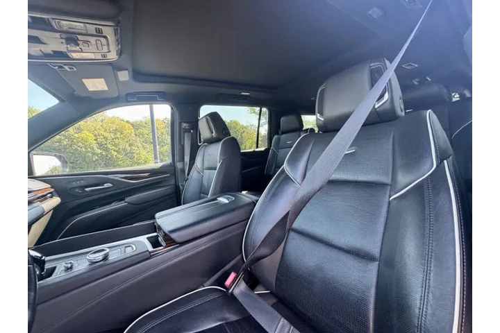 $45999 : 2022 Escalade ESV Premium Lux image 9