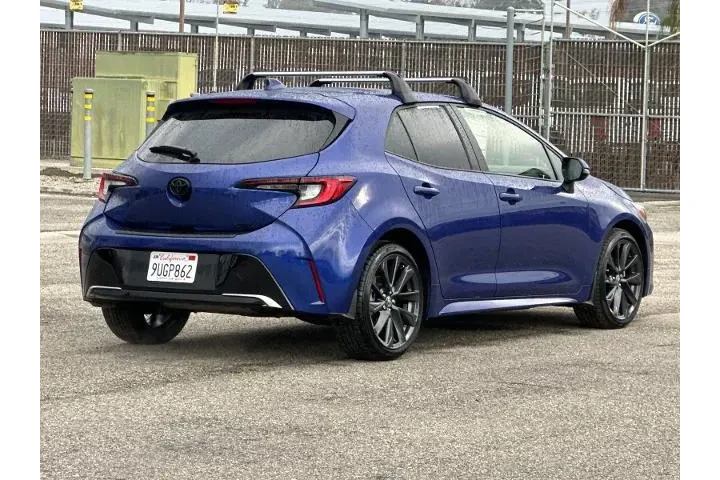 $27990 : Toyota Corolla Hatchback 202 image 3
