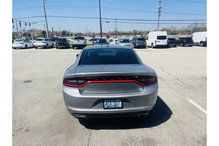 $5999 : 2015 Charger SE image 5