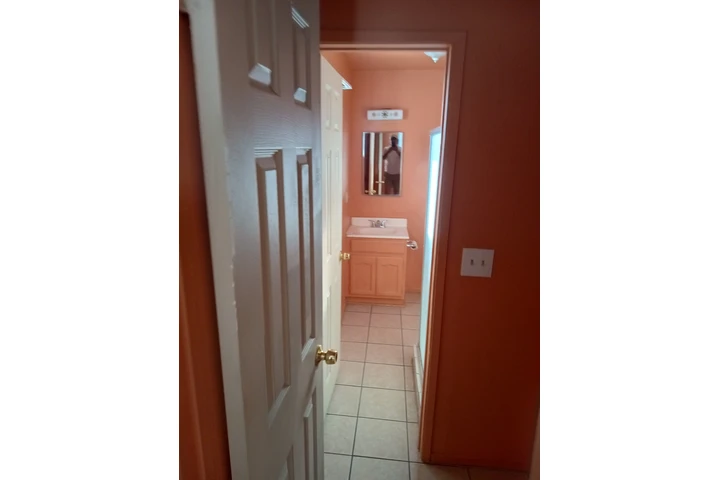 $1 : Casita Tipo Studio East LA. image 5