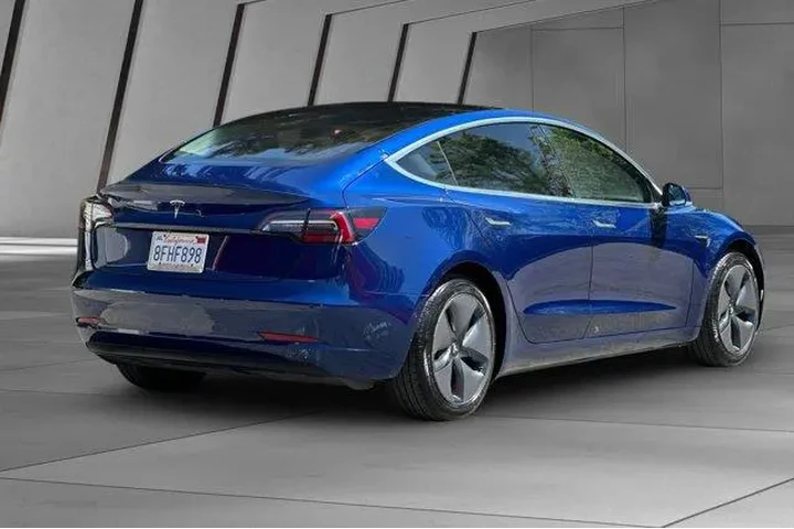 $22900 : Tesla Model 3 2018 Mid Range image 4