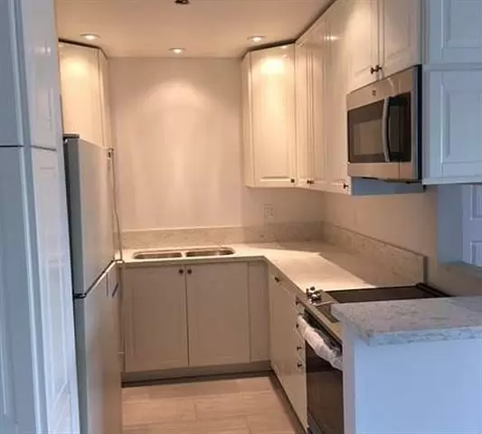 $1500 : Near-new kitchen w/SS image 3