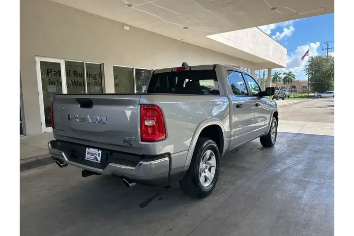 $37234 : Ram 1500 2025 4x4 Big Horn 4 image 3