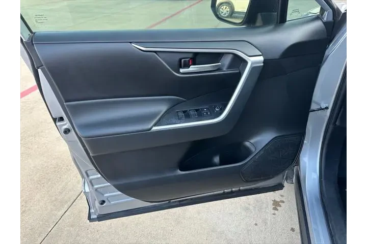 $27897 : Toyota RAV4 2023 XLE 4dr SUV image 9