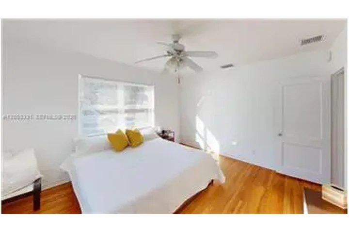 $4500 : Rental property with 3 bedro image 10