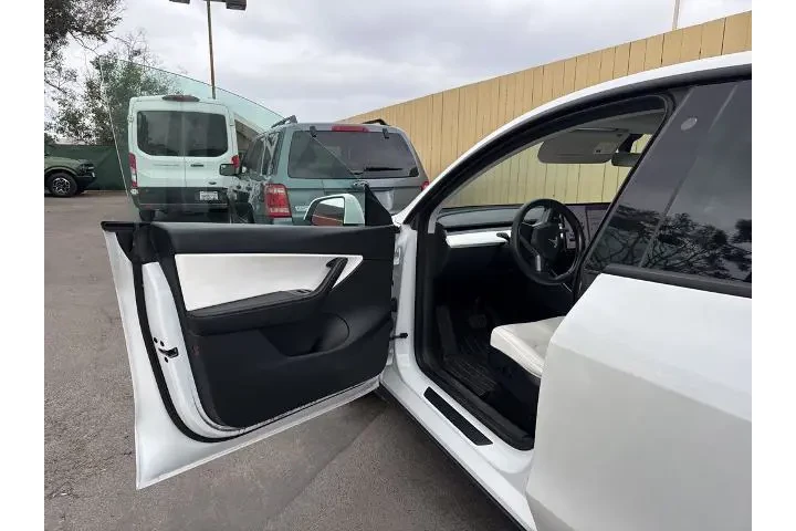 $23203 : Tesla Model Y 2020 AWD Long image 5