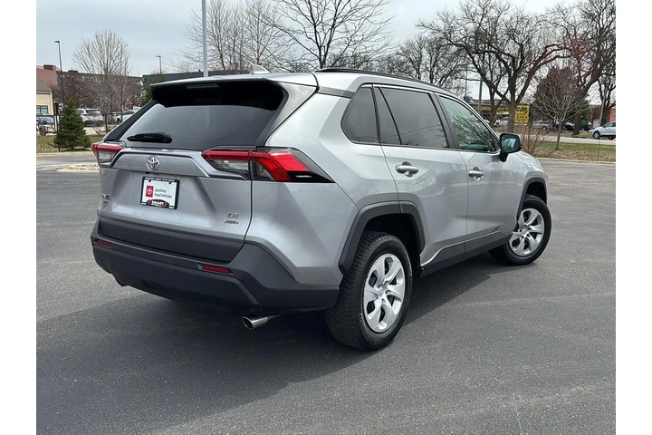 $18992 : 2021 RAV4 LE image 10