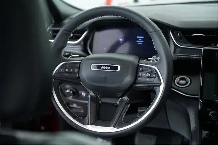 $32799 : Jeep Grand Cherokee L 2024 4 image 6