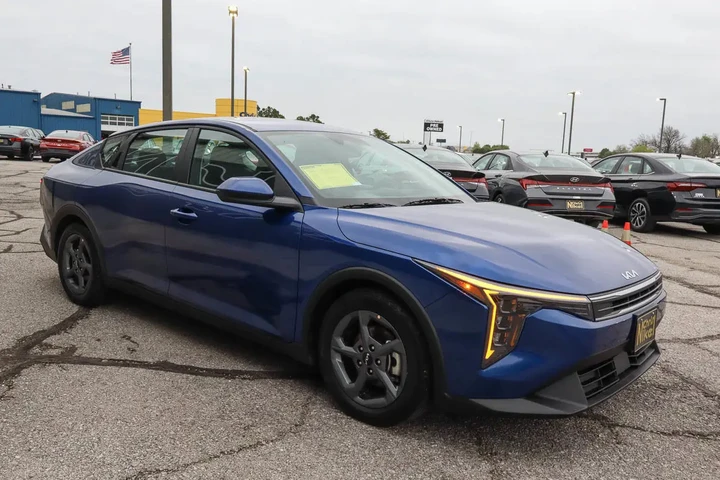 $20988 : 2025 K4 LXS FWD image 3