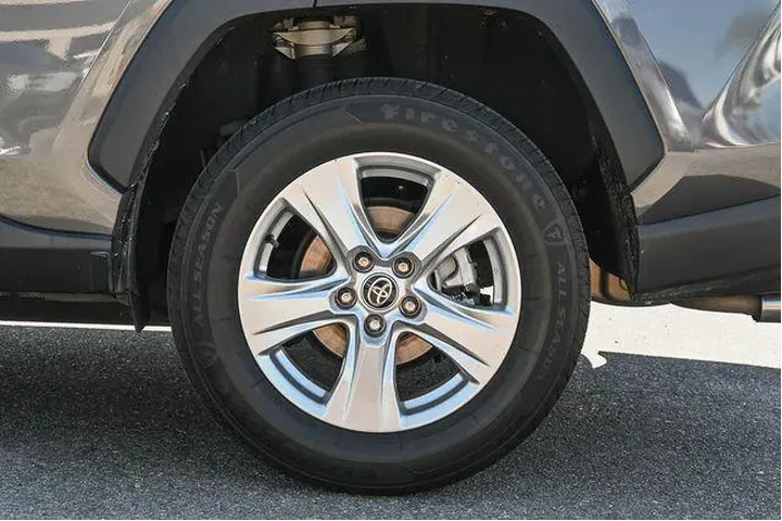 $23845 : Toyota RAV4 2021 XLE 4dr SUV image 10