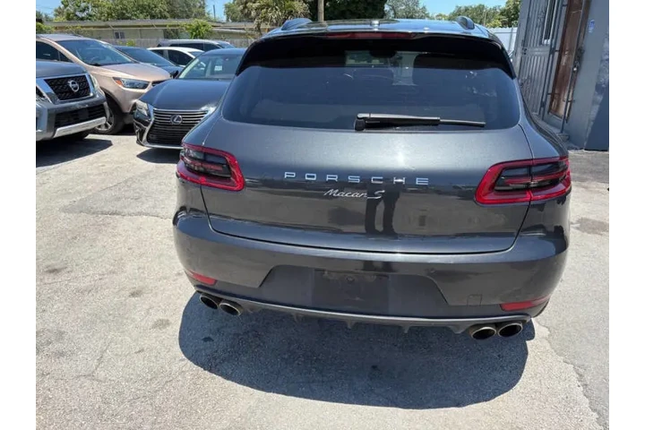 2017 Macan S image 7