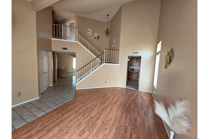 $3390 : CASA DE ESTILO Y AMPLIA 4+3 image 2