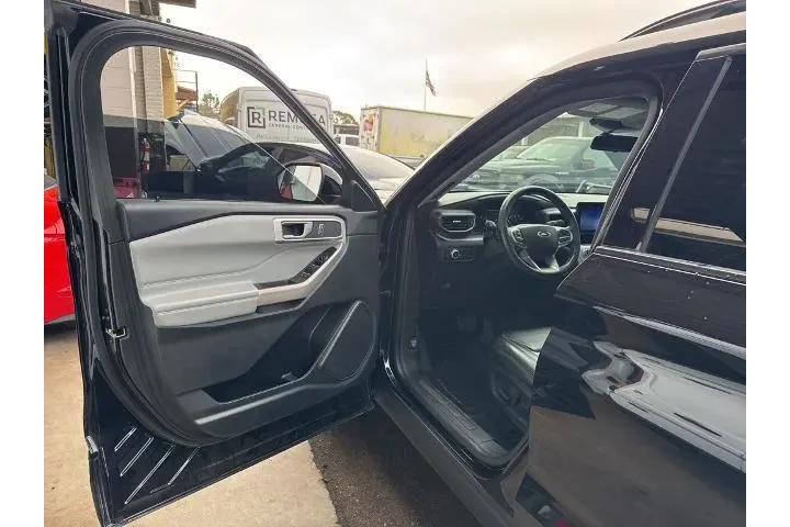 $29500 : Ford Explorer 2023 AWD XLT 4 image 7