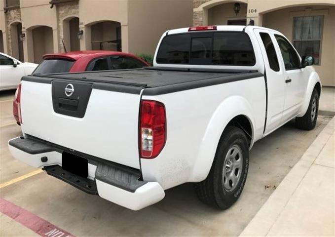 $6000 : 2010 Nissan Frontier XE King C image 3