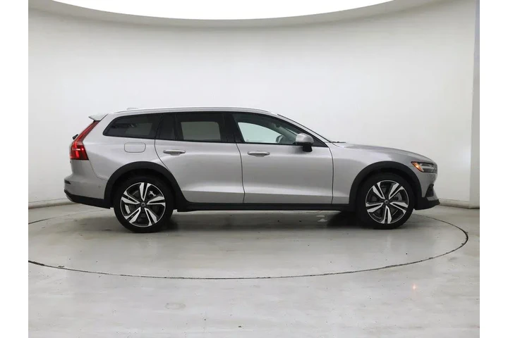 $35998 : Volvo V60 Cross Country 2025 image 7