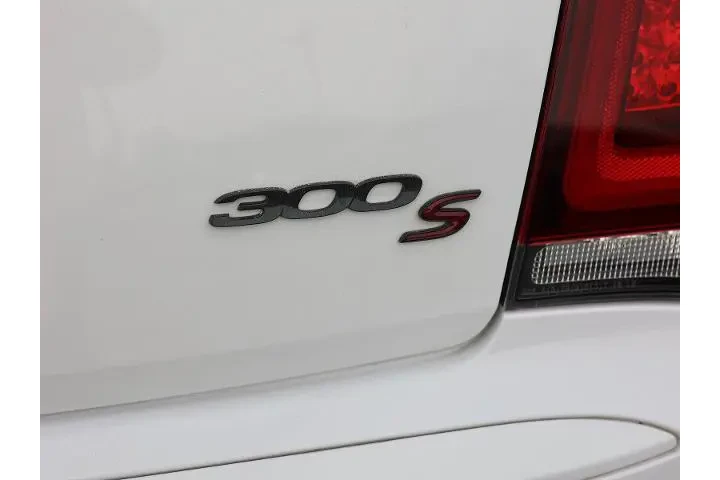 $30000 : Chrysler 300 2022 S V6 4dr S image 9