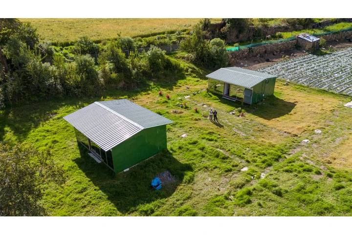 $1 : TERRENO 2740 M2 CON DOS CASAS image 1