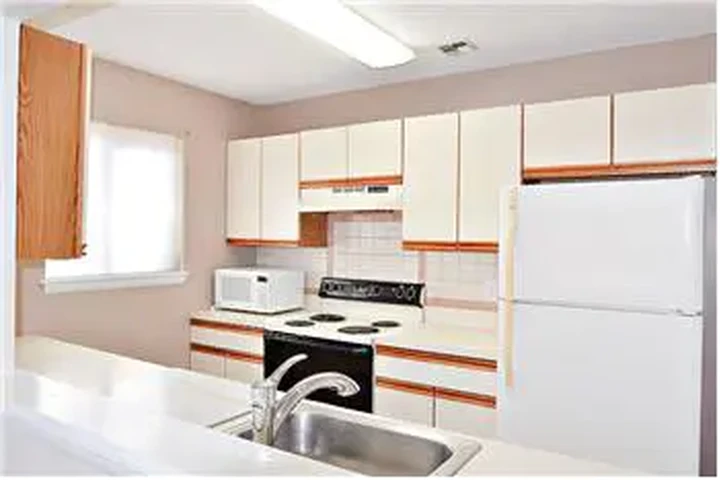 $2200 : Rental property with 2 bedro image 9