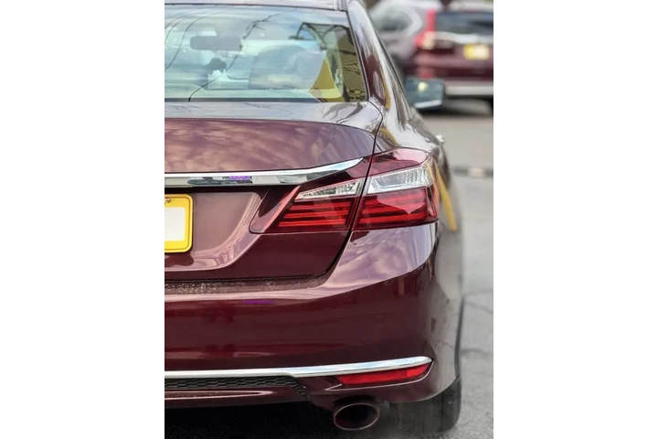 2017 Accord LX image 10