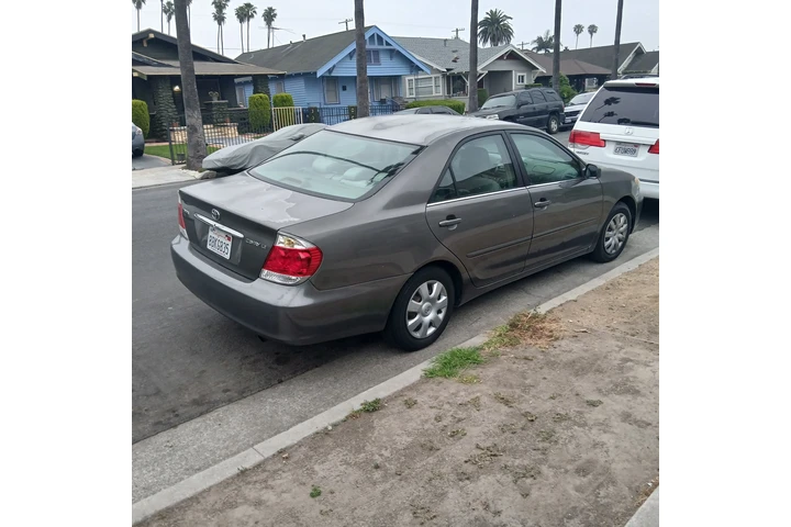 $4000 : Toyota camry le image 1