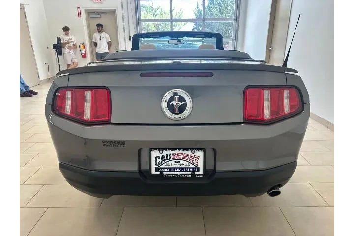 $15990 : Ford Mustang 2010 V6 2dr Con image 6